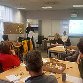 Photo d'un groupe entrain de travailler sous forme d'atelier autour des solutions fondées sur la nature